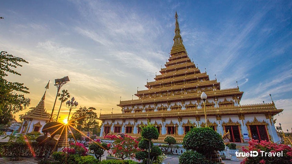 พระมหาธาตุแก่นนคร ที่อยู่ที่ วัดหนองแวง