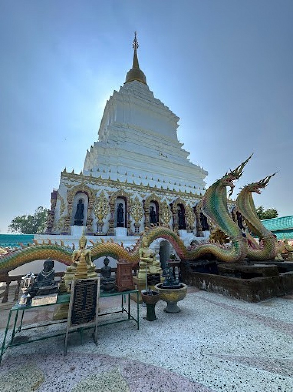 วัดแจ้งสว่างนอก (พระธาตุหลวงชุมแพ)วัดแจ้งสว่างนอก (พระธาตุหลวงชุมแพ)
